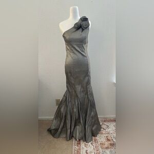 Va Va Voom Brand One Shoulder Evening Gown, Formal Events Silver Tall
